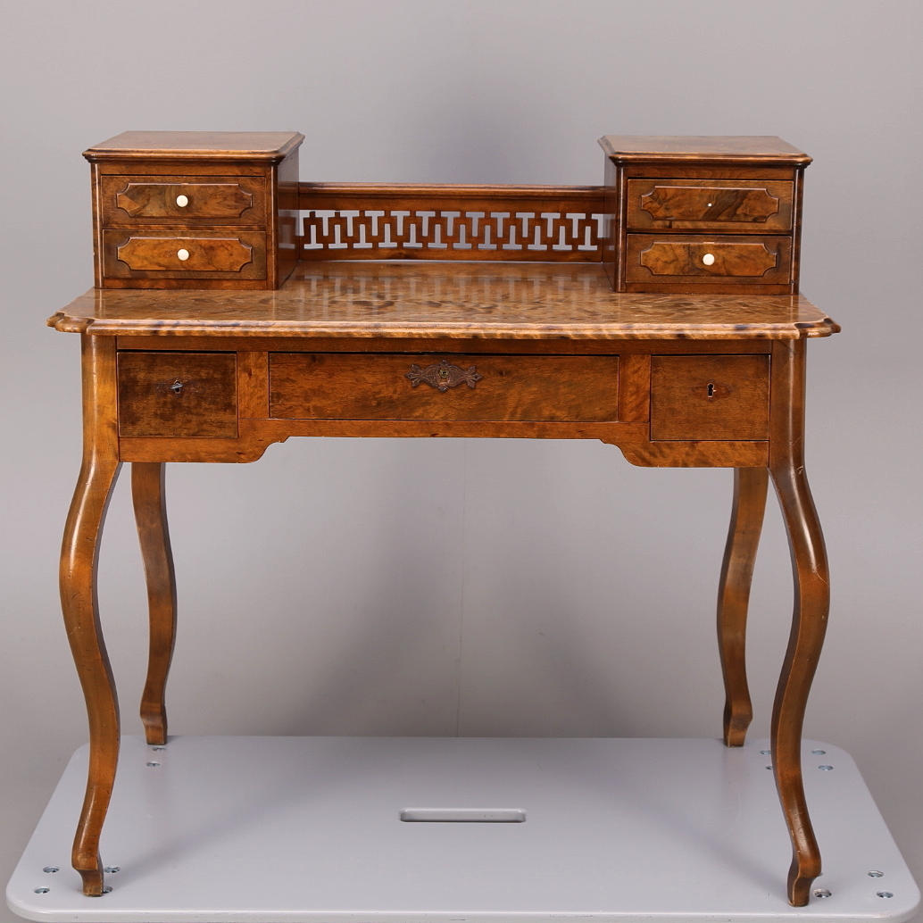 SKRIVBORD, med uppsats, björk, rokokostil, 1800-/1900-tal.