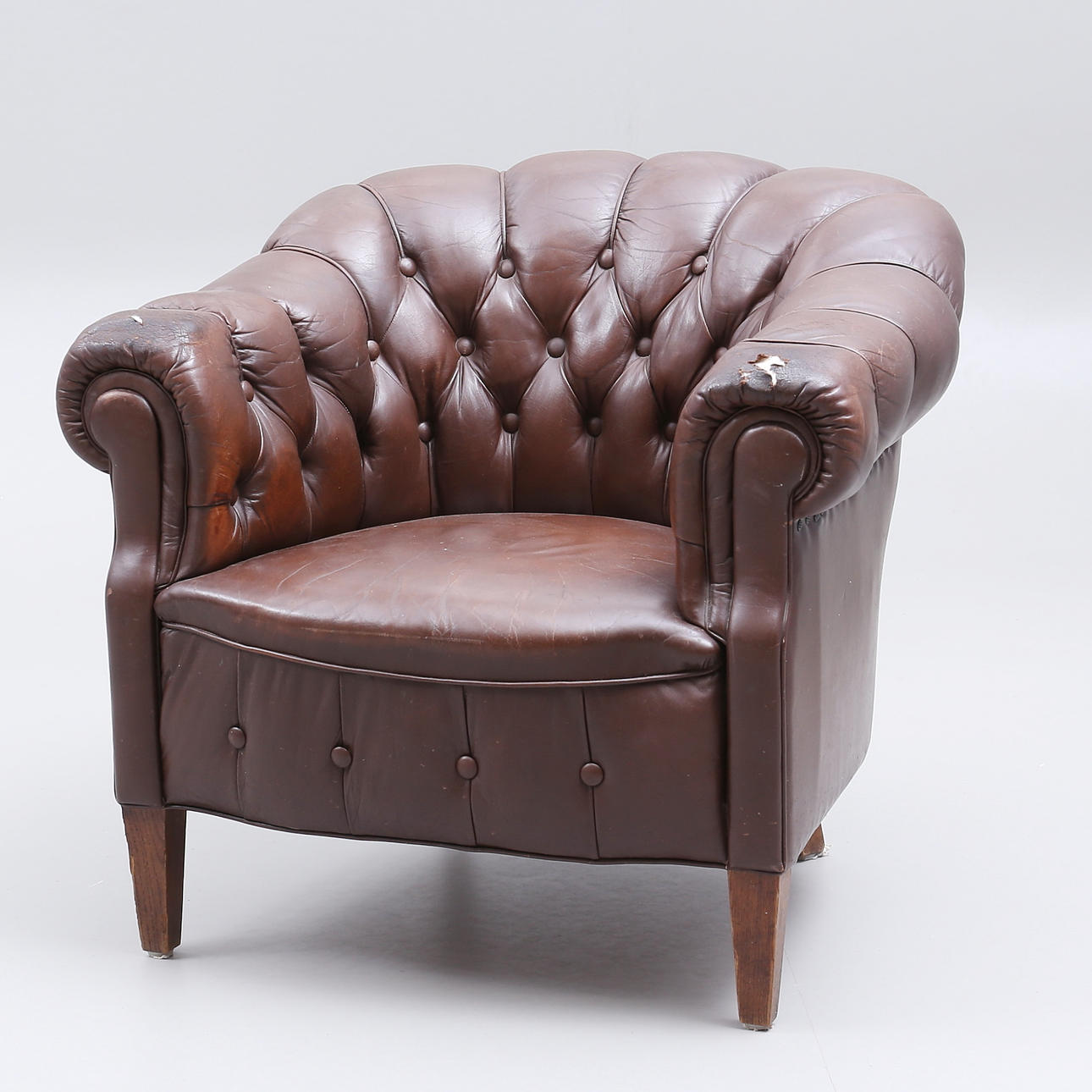 ARMCHAIR, Chesterfield model, leather, 1900s.