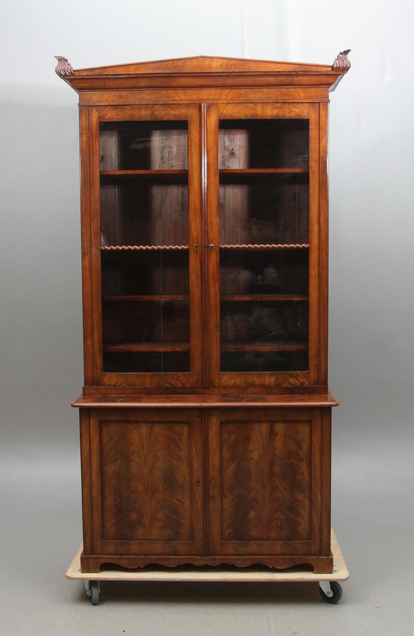 BOKSKÅP, senempire, 1800-tal.