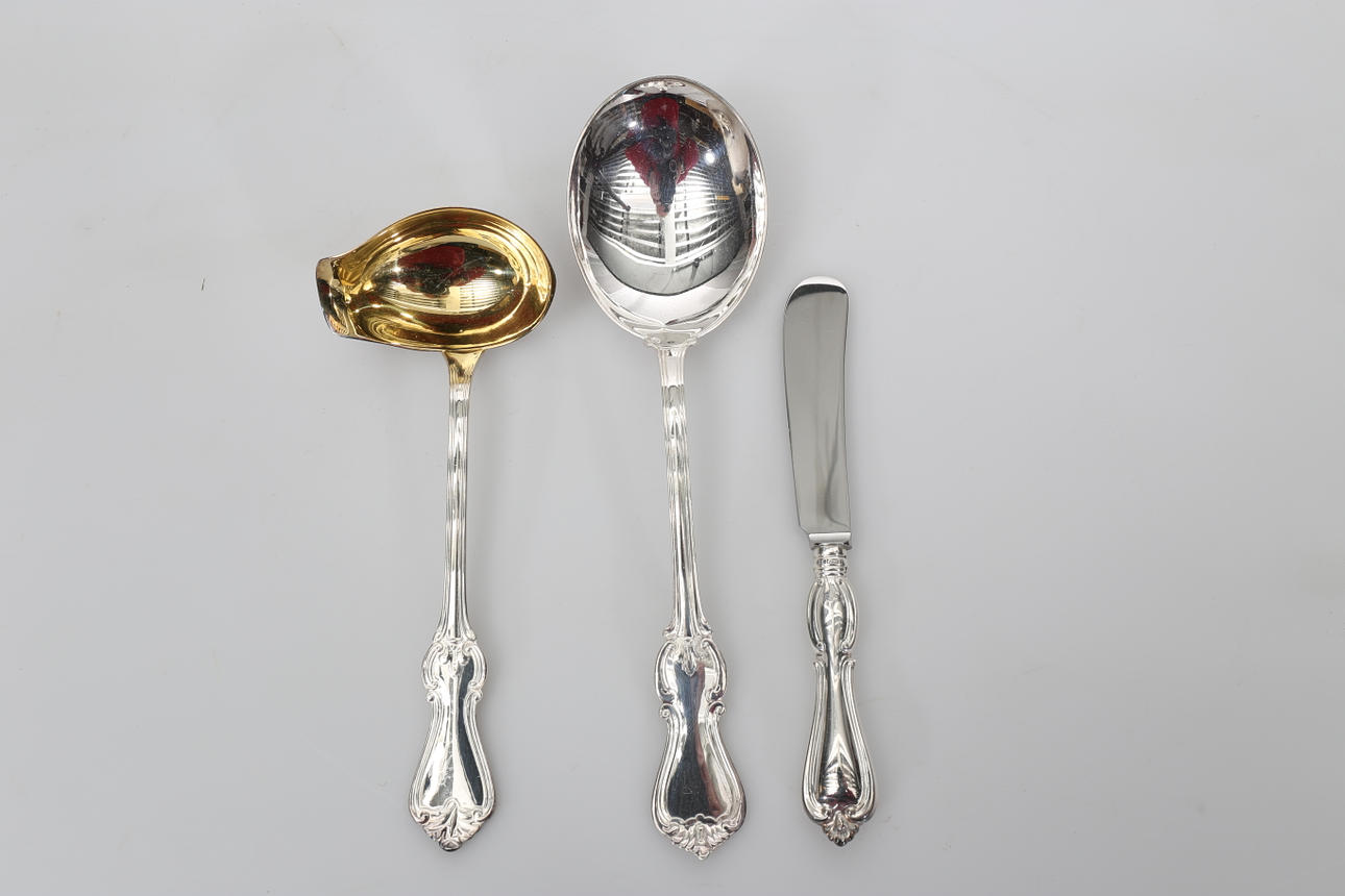 SERVERINGSBESTICK OCH SMÖRKNIVAR, silver, 9 delar, "Olga", GAB, total vikt 477,1 gram.