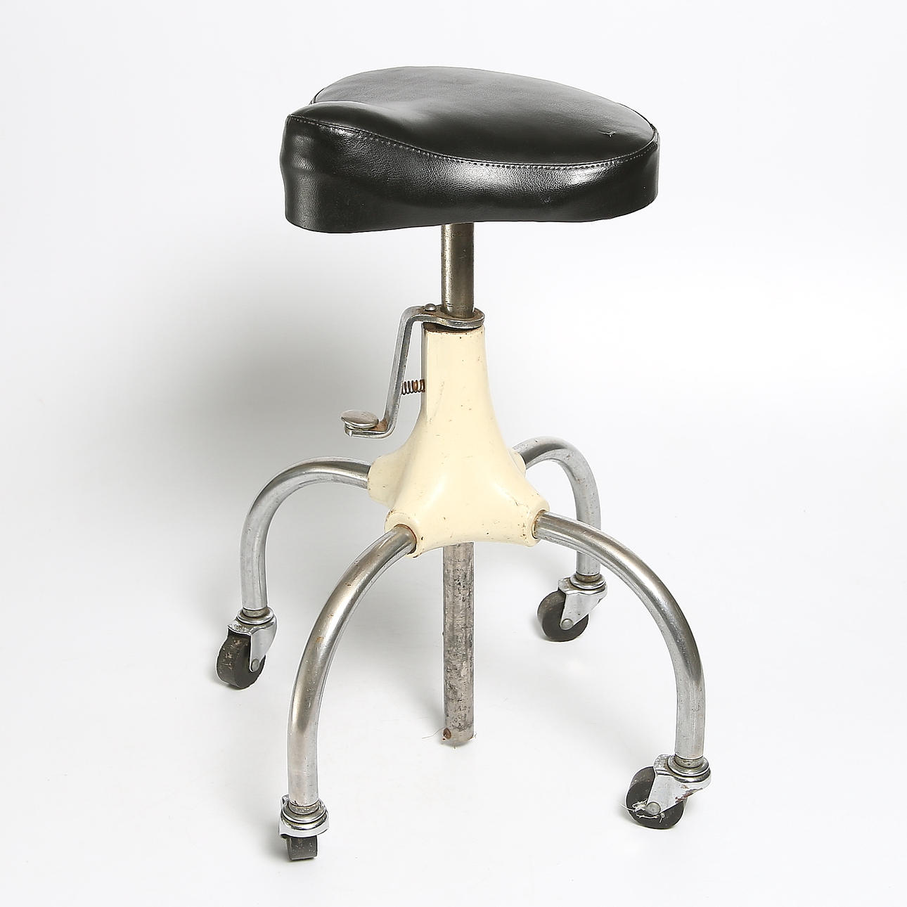 TANDLÄKARSTOL, järn samt konstläder. 1900-talets första hälft.
