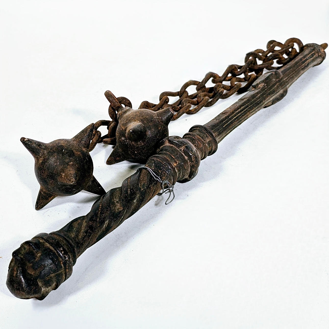 GAMMAL TVÅHÖVDAD JÄRNMANGUAL.