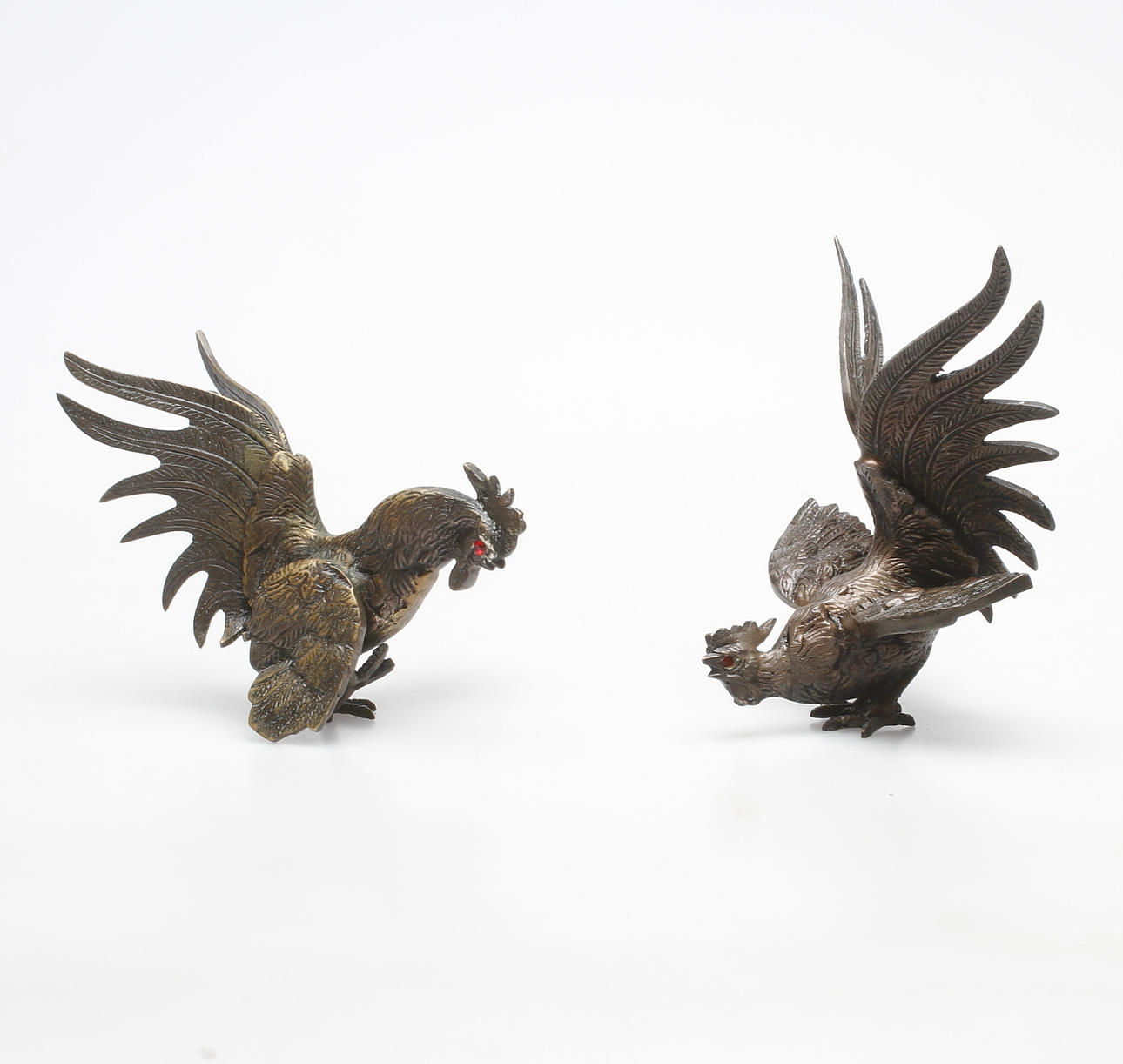 BORDSDEKORATIONER, ett par, vitmetall, 1900-tal.