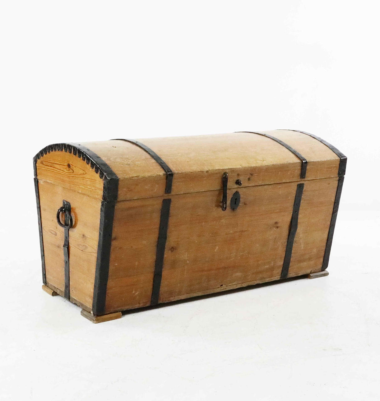 KISTE, smedejernsbeslag, 1800-tallet.