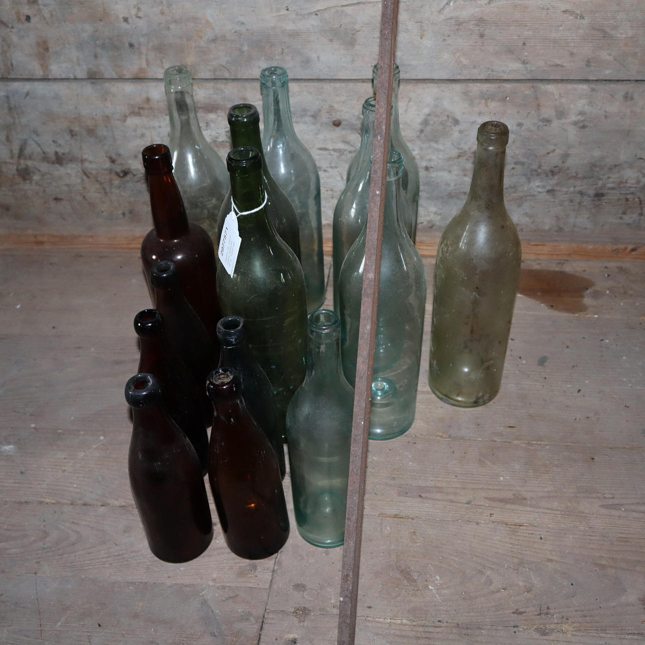 PARTI ÖL OCH VINFLASKOR, 15 st, 1900-tal.