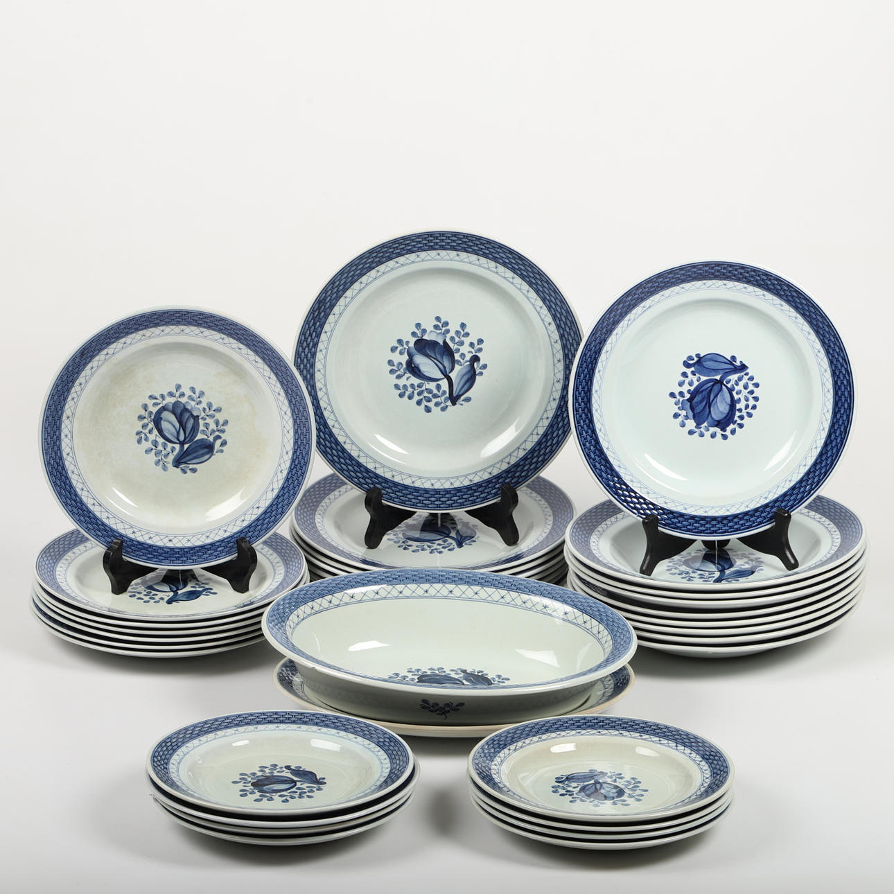 MATSERVISDELAR, 34 delar, "Tranquebar", Aluminia, Danmark.