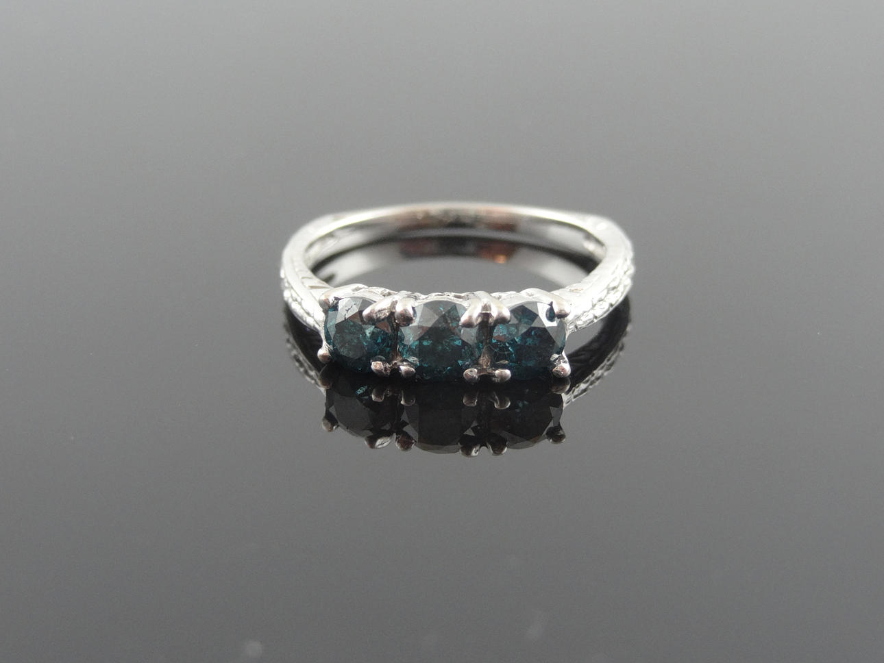 BLUE SKY TRILOGY Diamond Ring 0,75cts 14k guld.