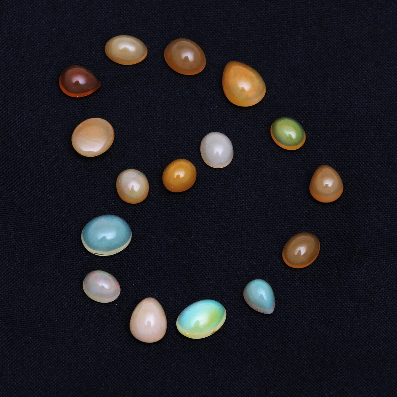 ÄDELSTENAR, 16 st, Welo opaler. Vikt totalt 14,5 ct.