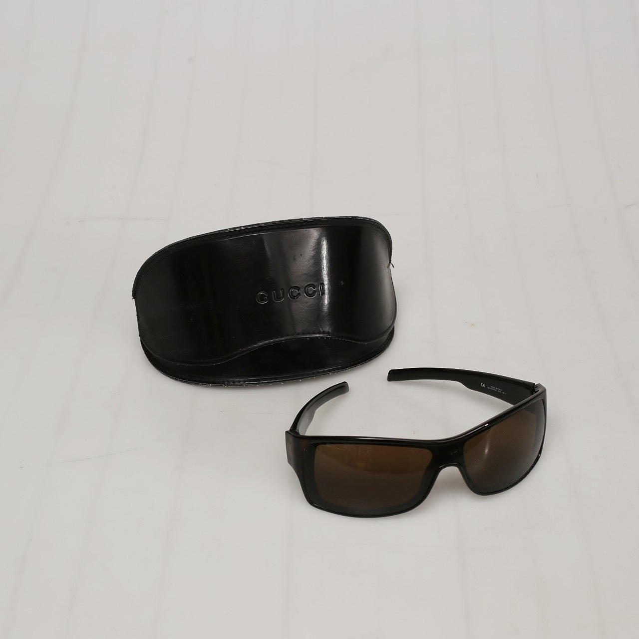 SUNGLASSES GUCCI in case.