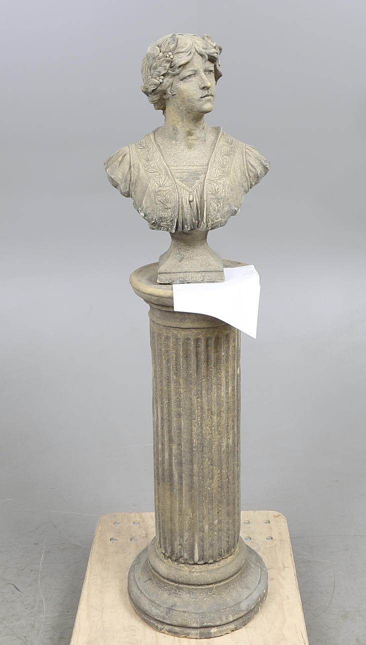 TRÄDGÅRDSSKULPTUR, 2 delar, stenmassa, 2000-tal.