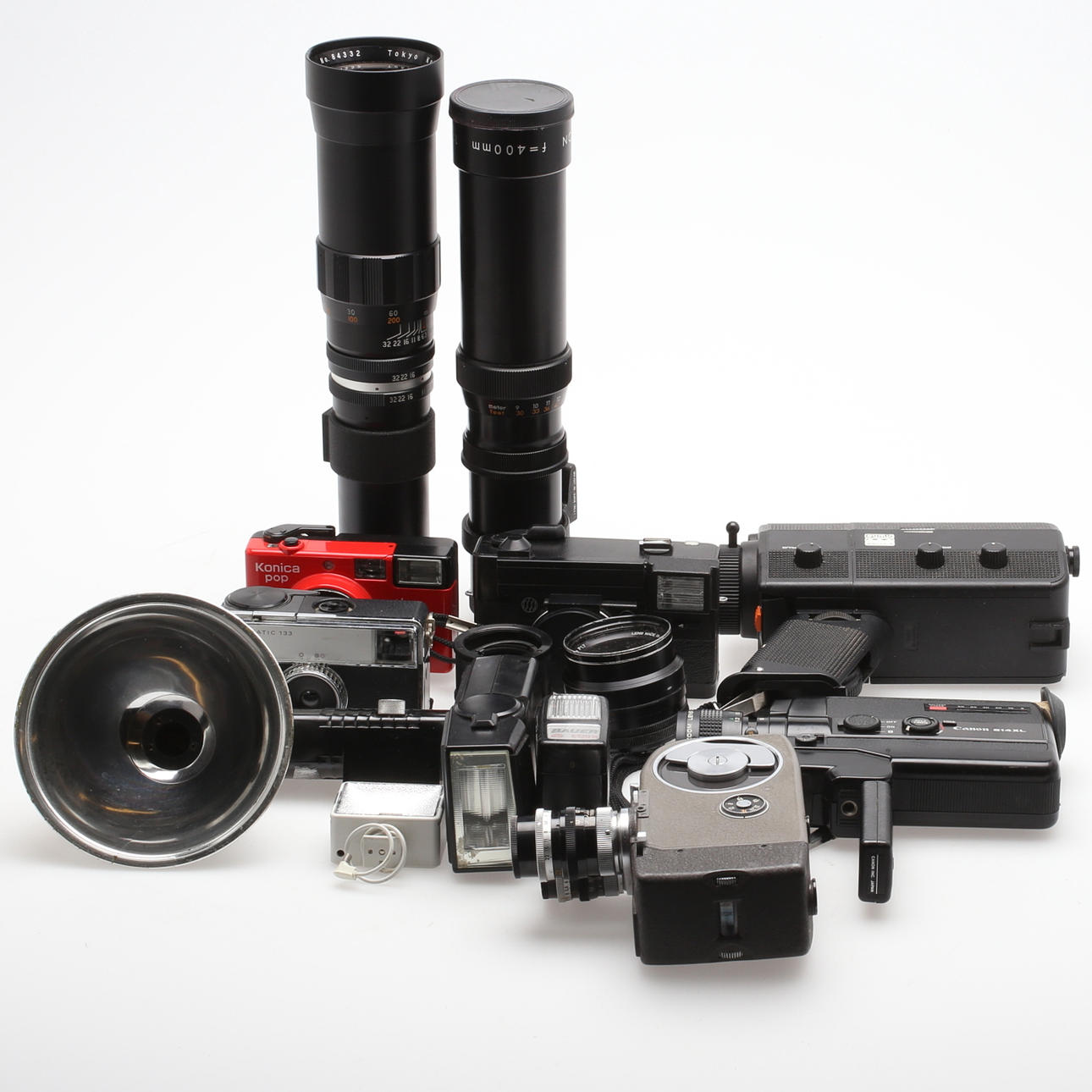 DIVERSE KAMEROR, VIDEOKAMEROR, samt KAMERAUTRUSTNING, 1900-tal.