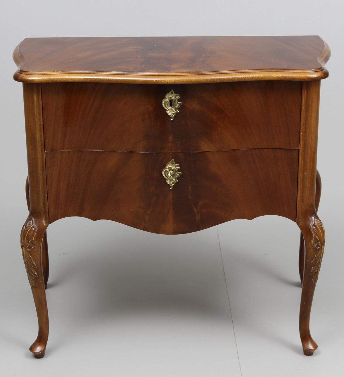 BYRÅ, rokokostil, 1900-tal.