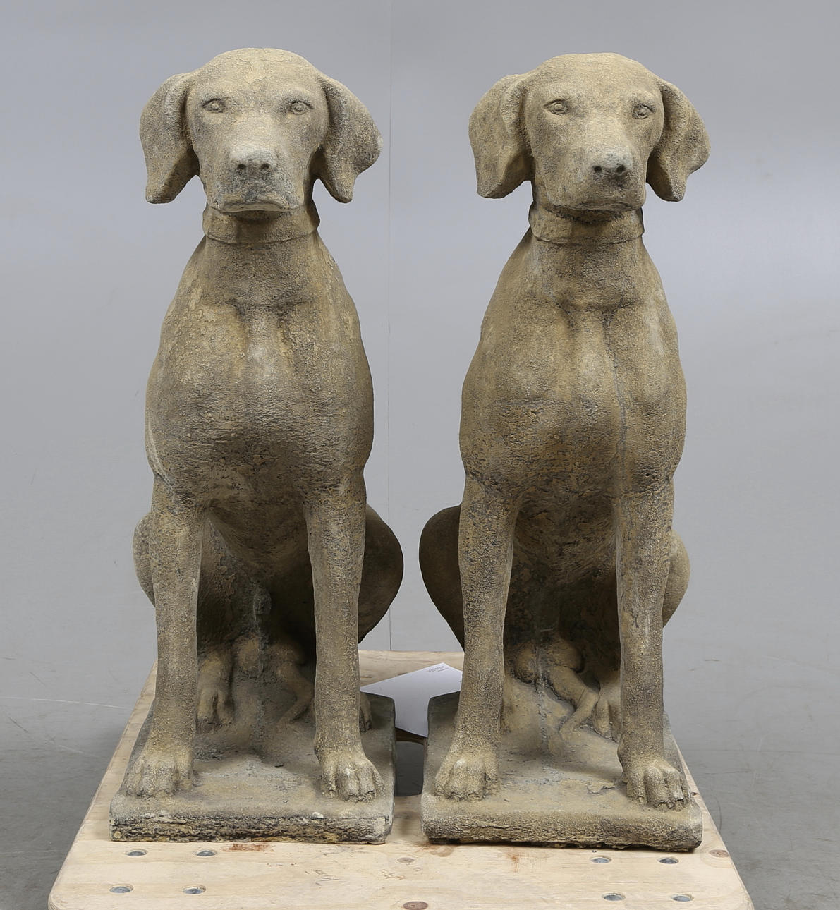 TRÄDGÅRDSSKULPTURER 1 par, Stenmassa, 2000-tal.