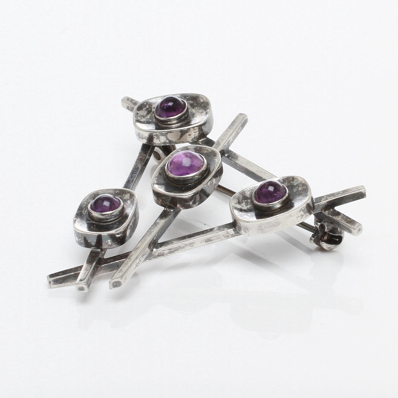 BROSCH, silver med lila stenar, Arvo Saarela Enköping 1964.