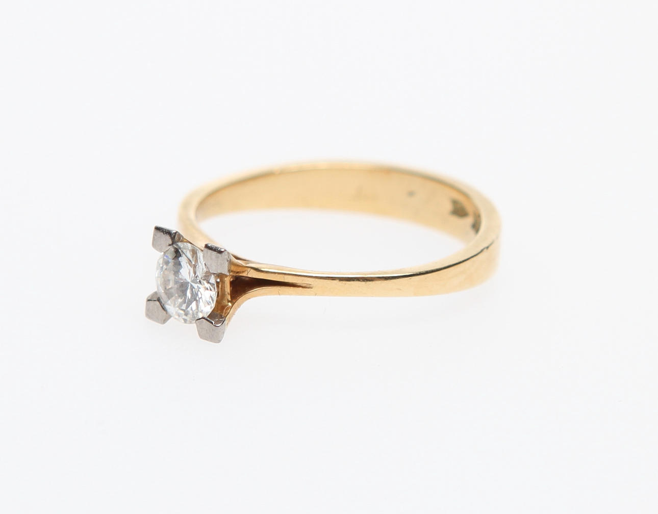 RING. 18k guld med diamant ca 0,30 ct, 2,6 gram.