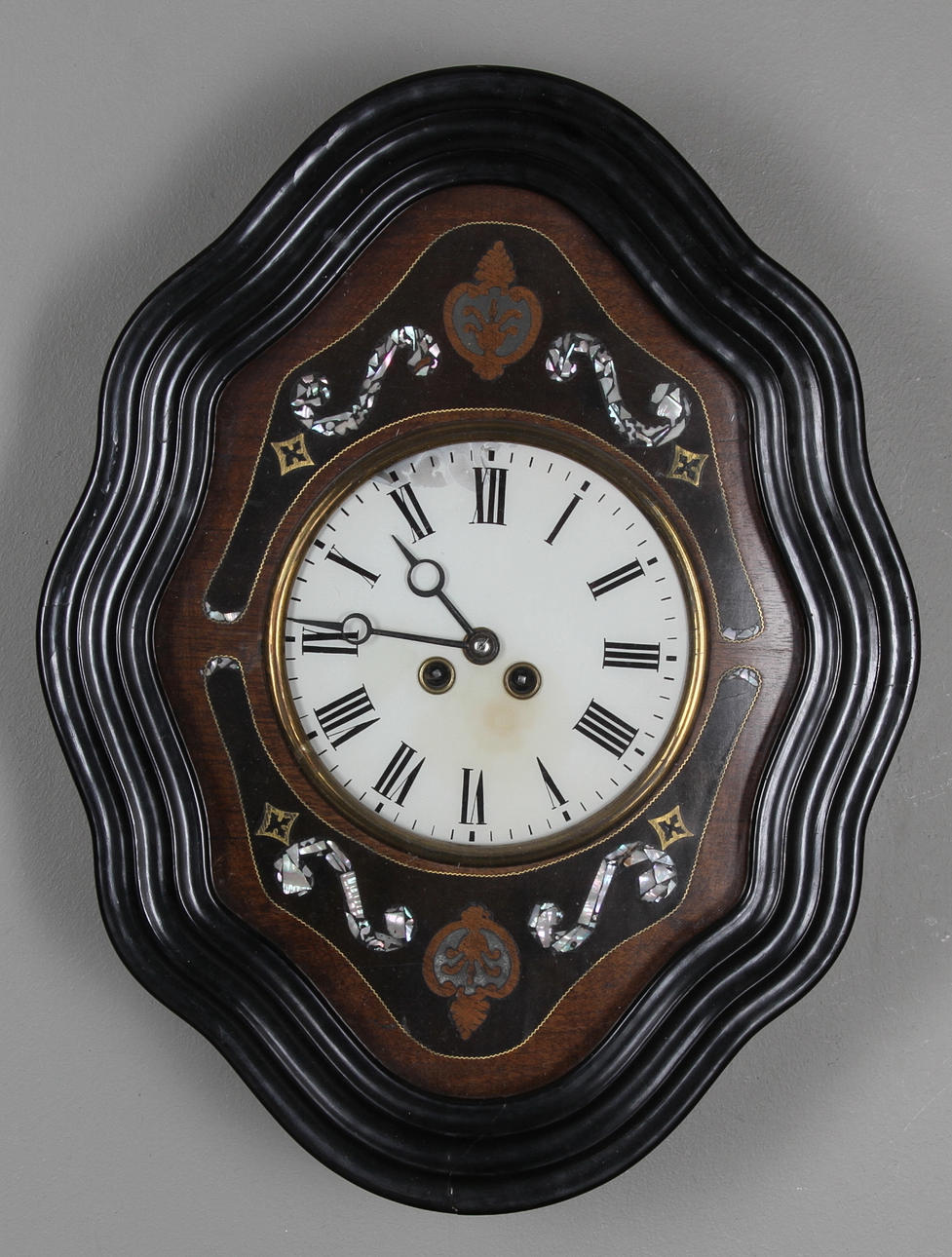 VÄGGUR, sk leijamodell, sekelskiftet 1900.