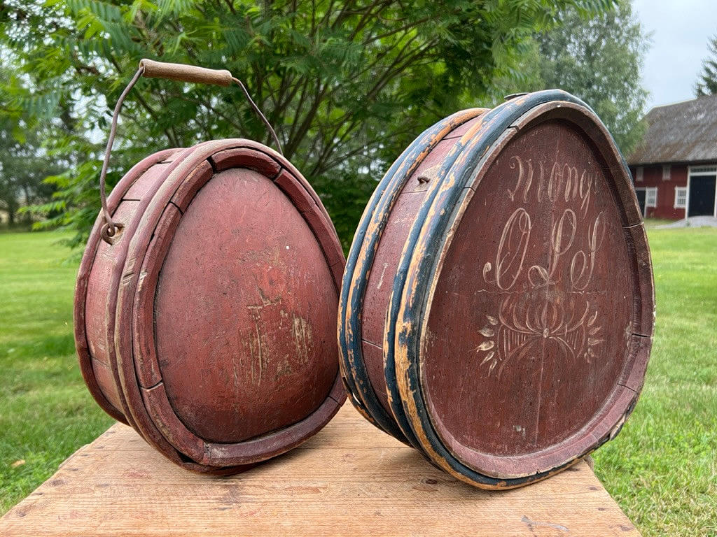 KUTTINGAR, 2 st, ett daterat 1859.