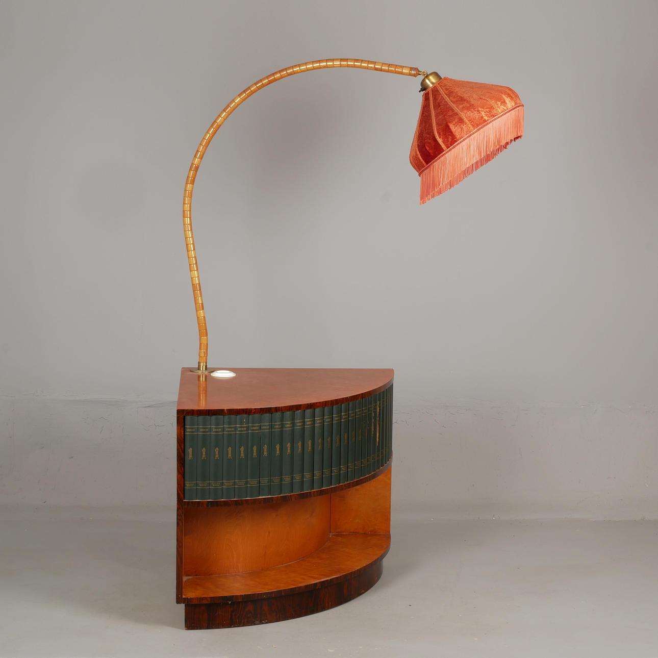 LAMPA MED BARSKÅP, 1930/40-tal.