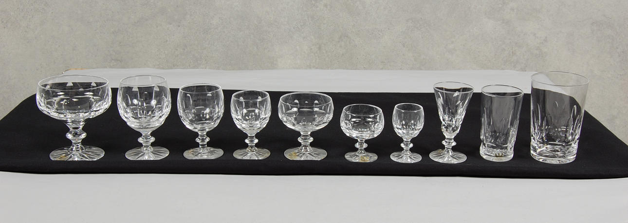 GLASSERVIS, " Mona" 101 delar, 1:sort, signerade Kosta, olivslipad helkristall.