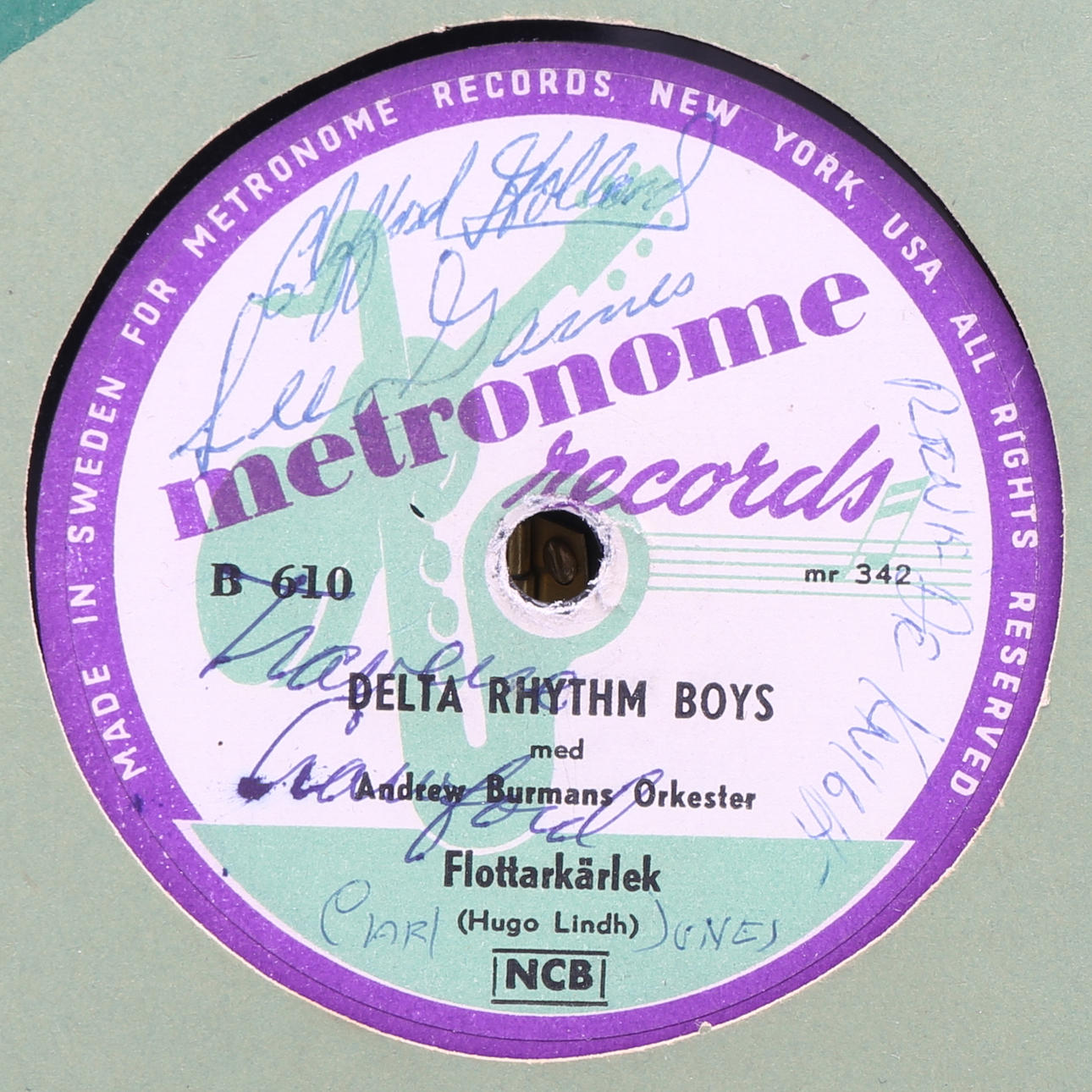 STENKAKA, med autografer av Delta Rhythm Boys.