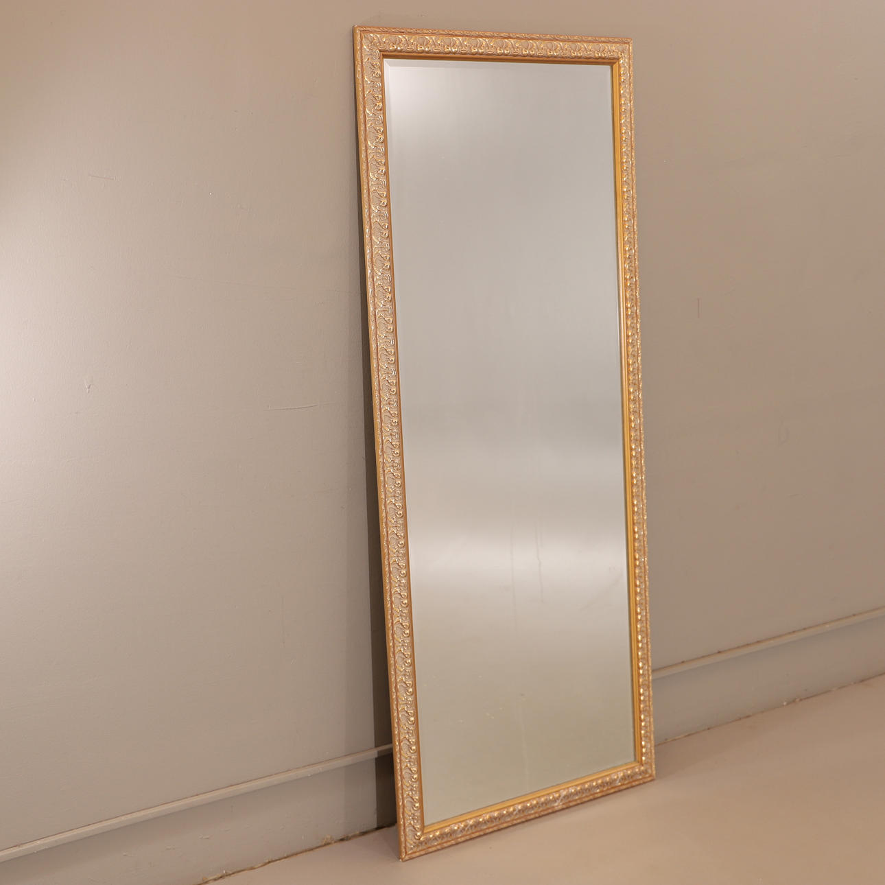 MIRROR, gilded frame with faceted glass, 1900s/2000s.