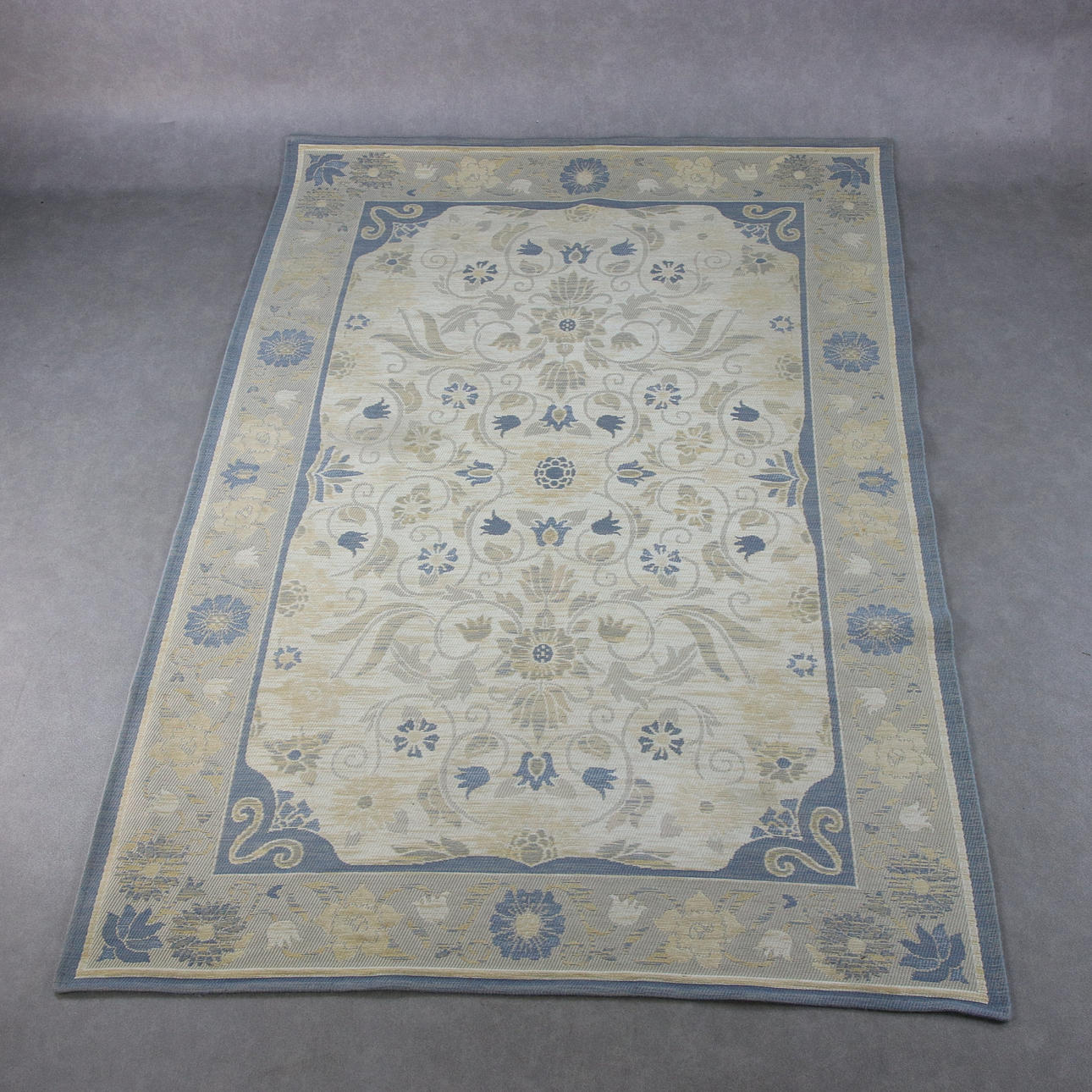 Matta, Chenille, 194 x 134 cm.