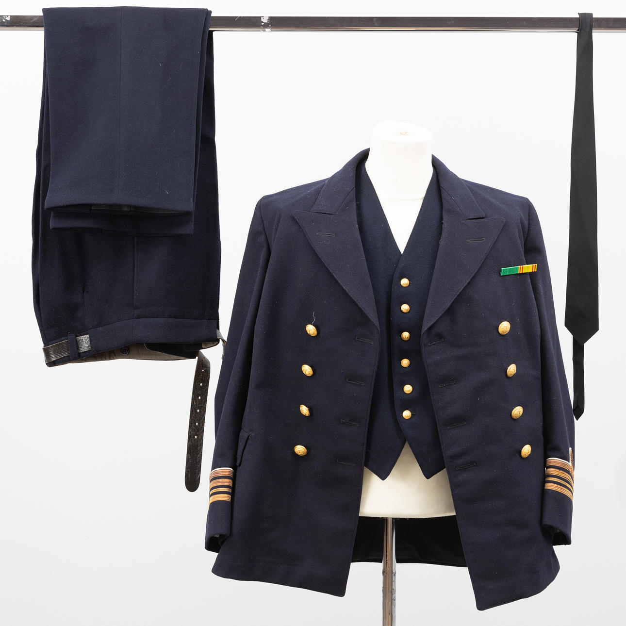 UNIFORME PARA CAPITANES DE MARINA.