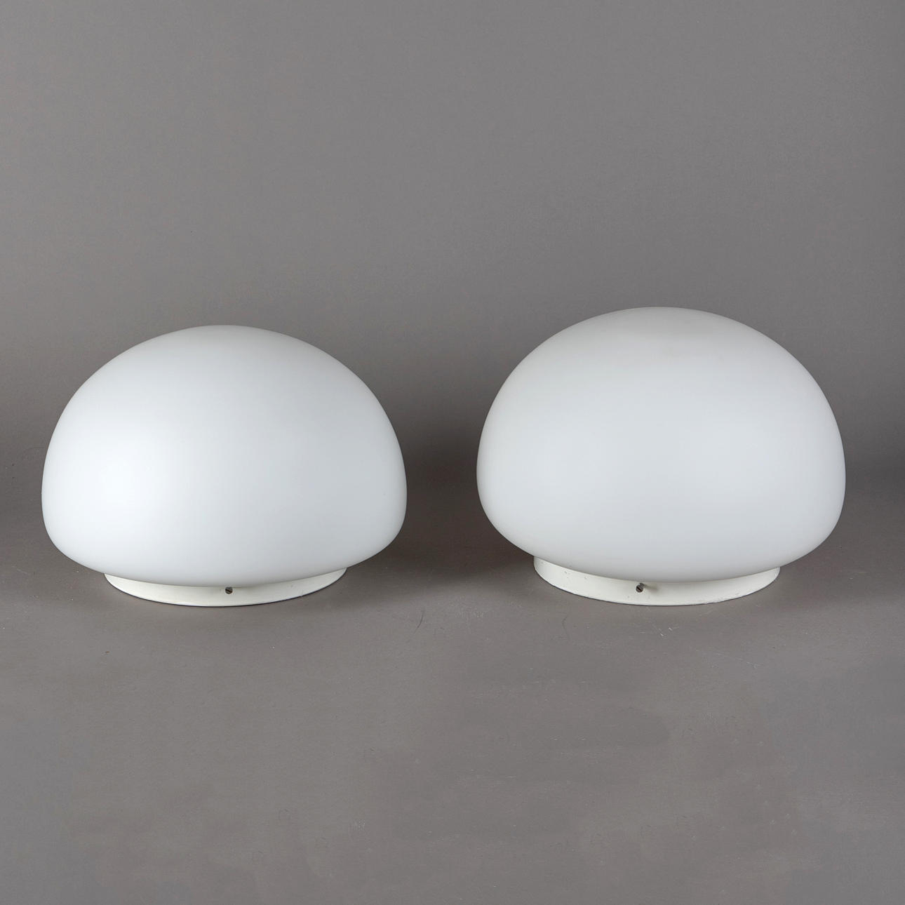 Staff. Paar Deckenleuchten.