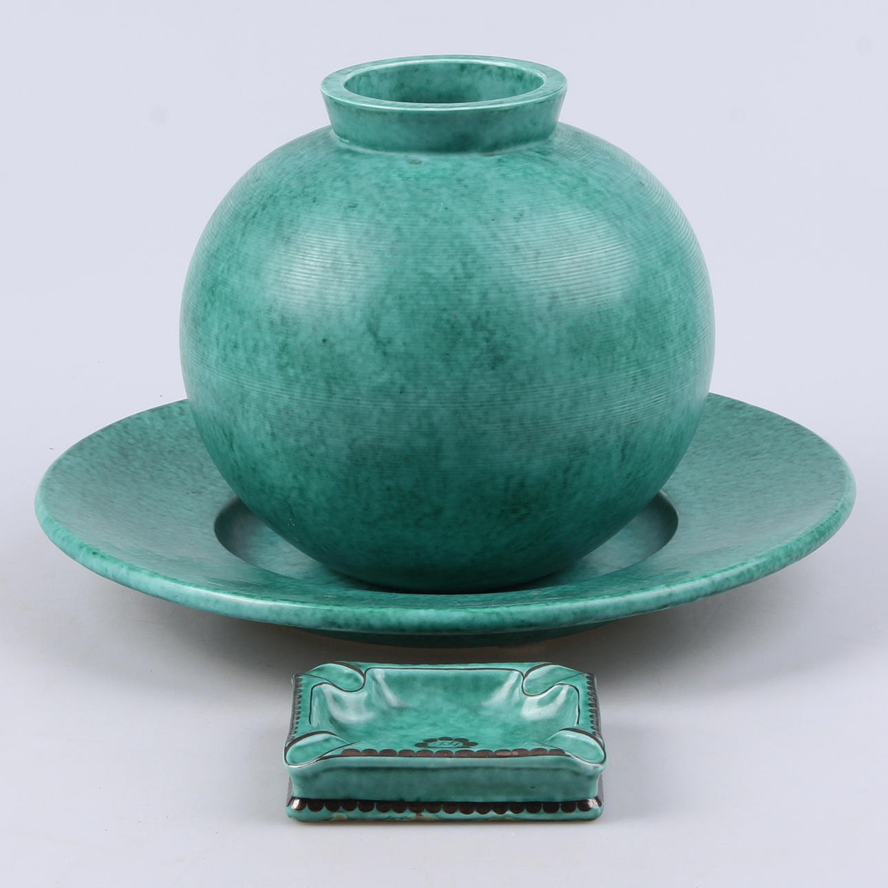 VAS, samt fat, 3 delar, delvis "Argenta", Wilhelm Kåge, Gustavsberg.