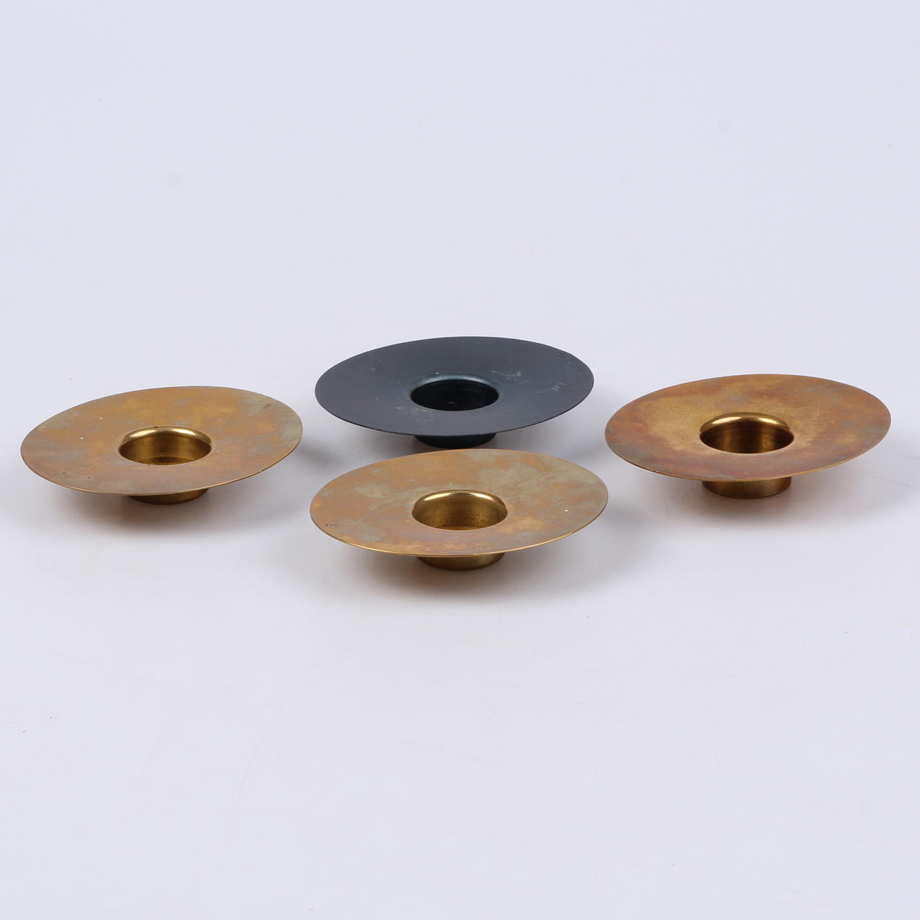 LJUSSTAKAR, 4 st. Mässing och metall, Anna Stina Åberg.