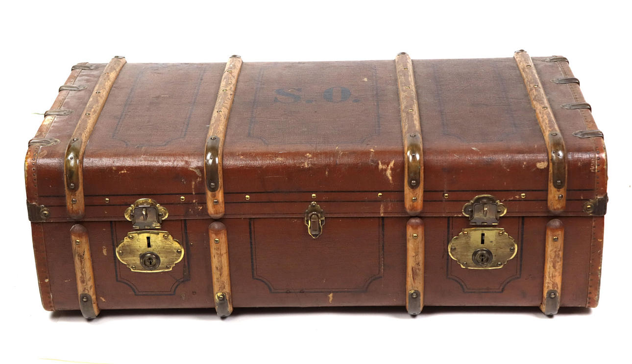 ANTIK REJSEKUFFERT, omkring 1900.