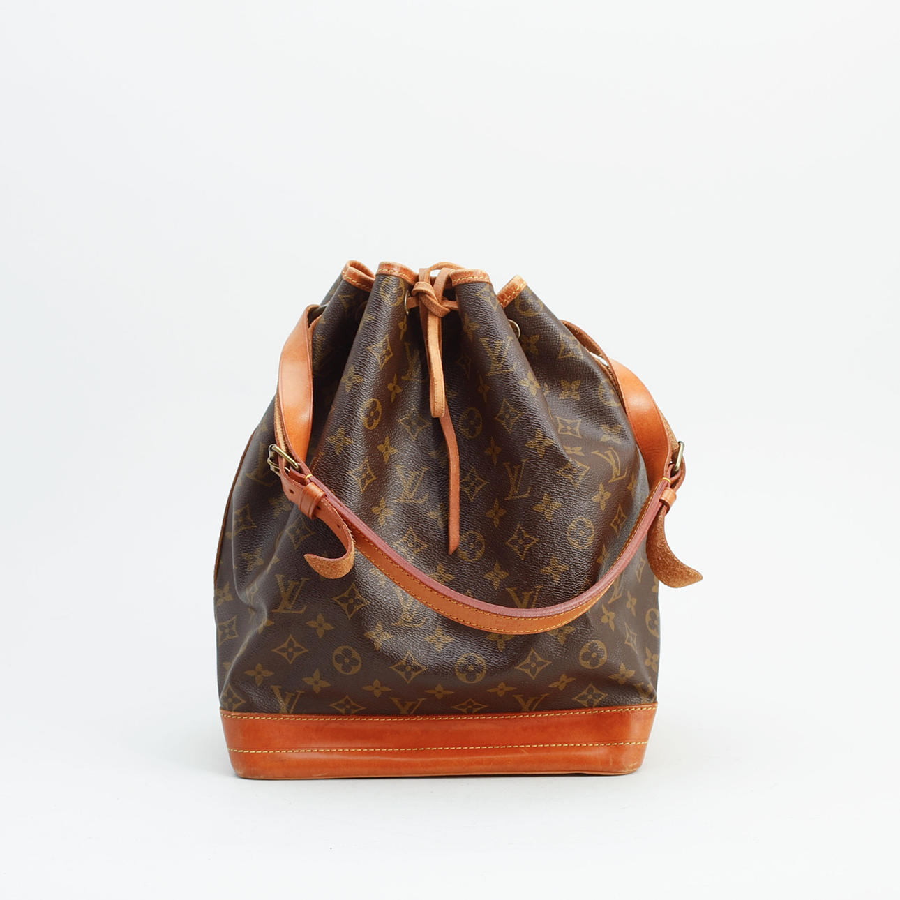 AXELREMSVÄSKA, "Noé", Louis Vuitton.