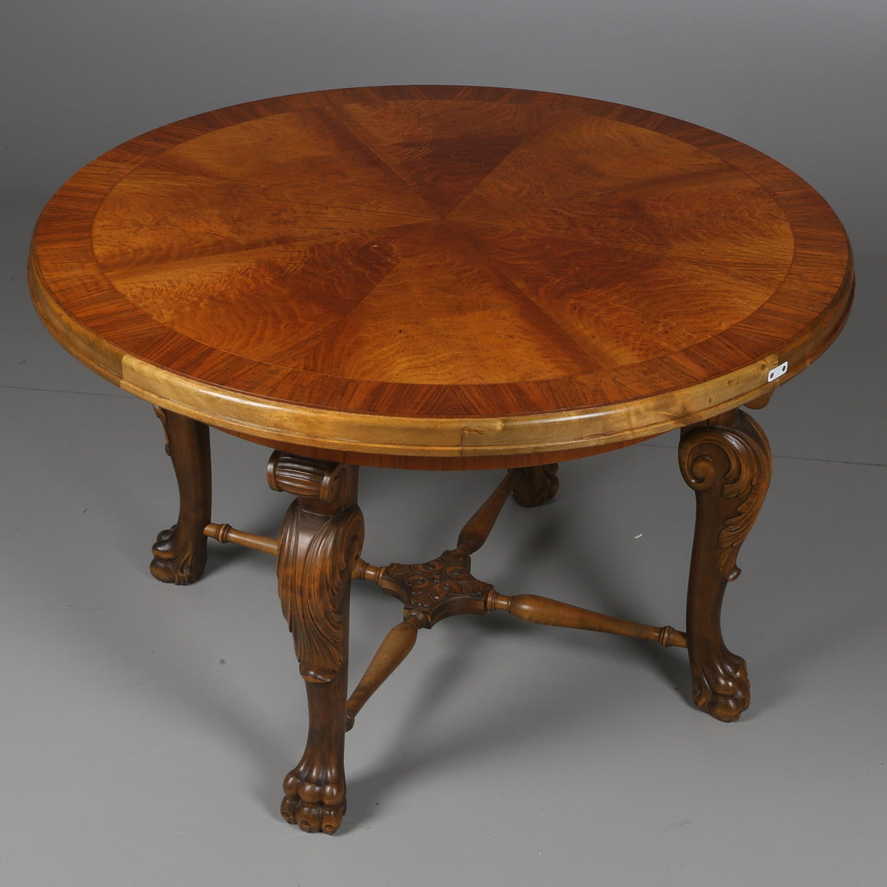 VARDAGSRUMSBORD, runt, 1900-tal.