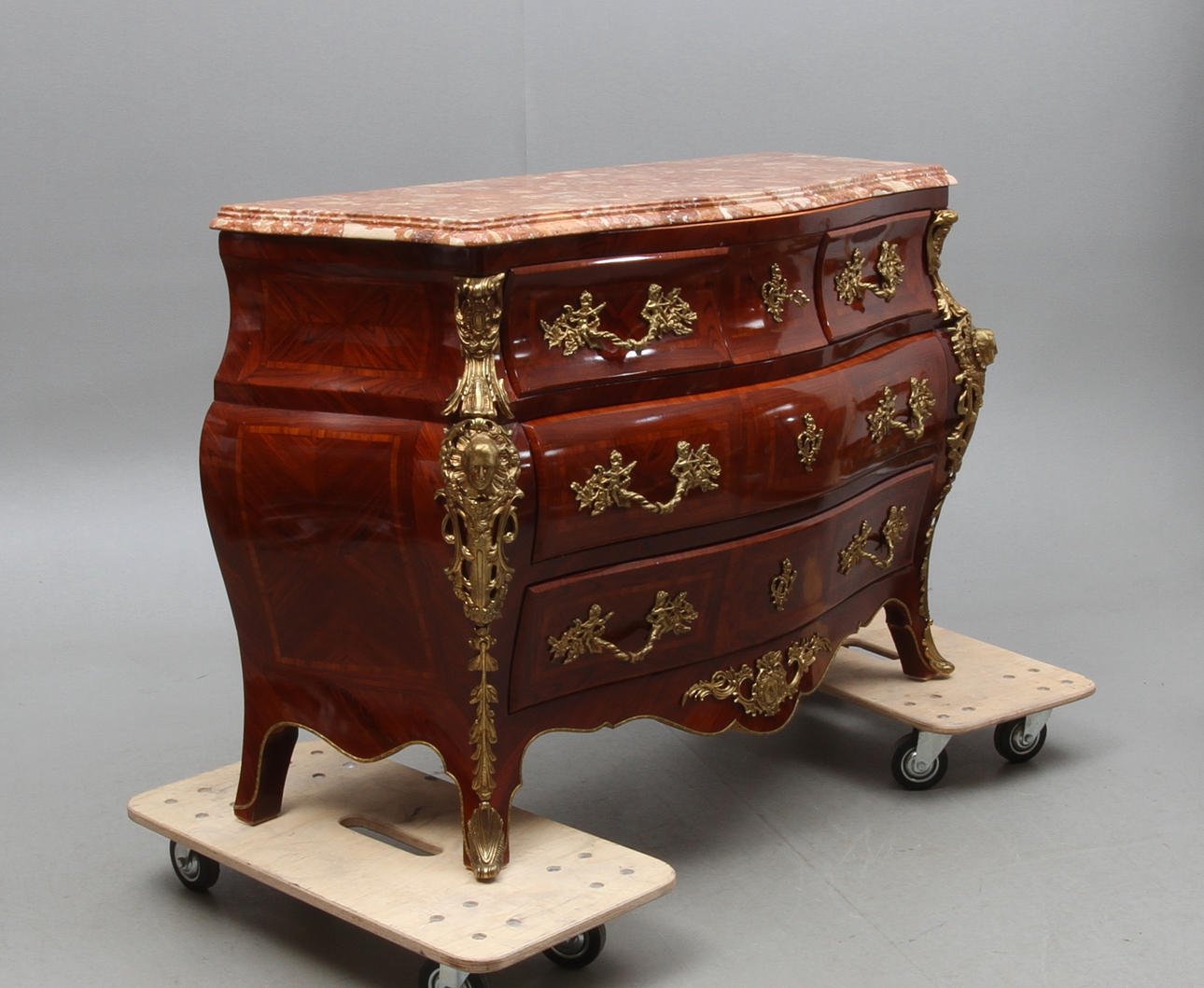 BYRÅ, med stenskiva, rokokostil, 19/2000-tal.