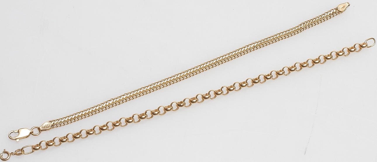 ARMBAND, 2 st, 18k guld, vikt ca 11 gr.