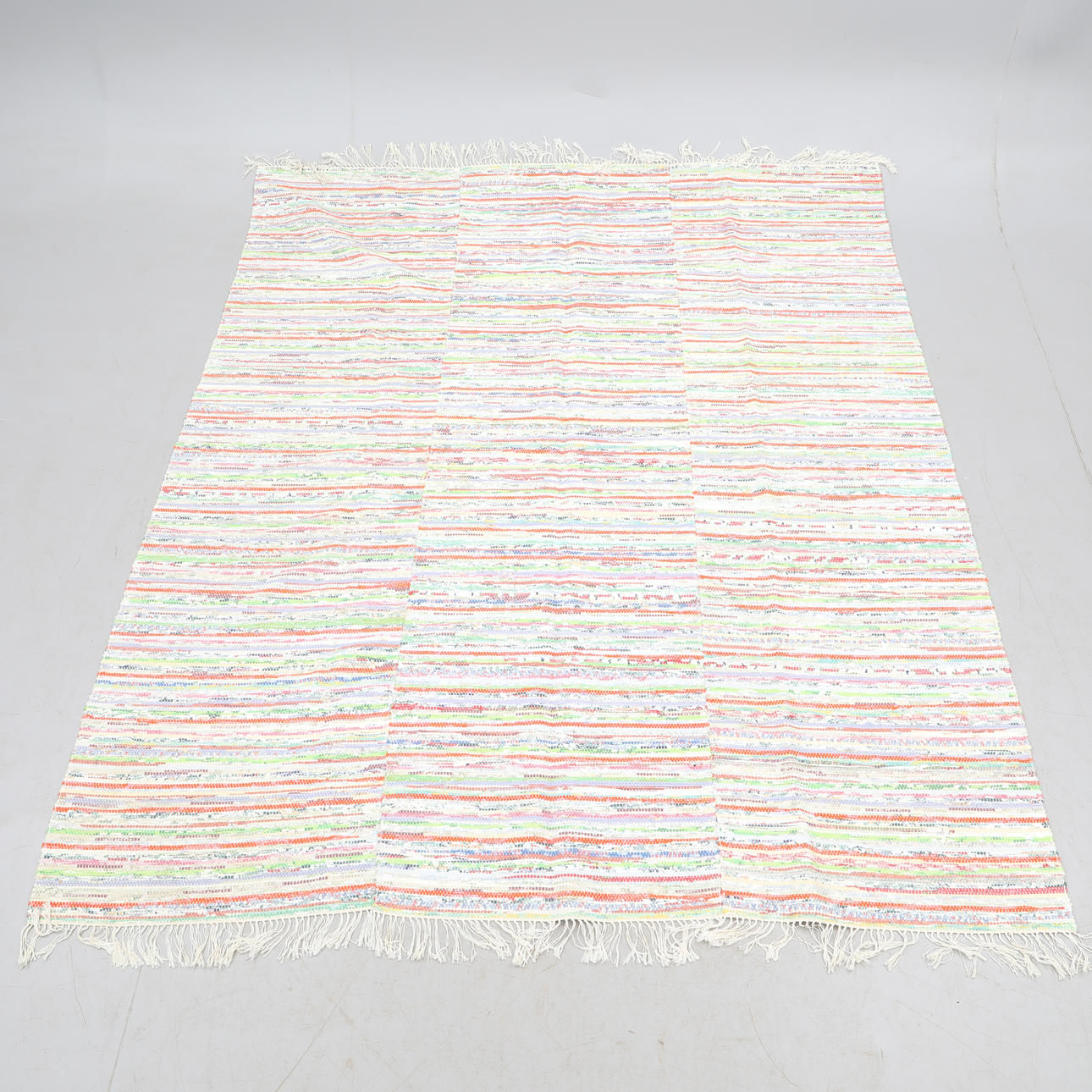 TRASMATTA, handvävd, 240 x 190 cm.