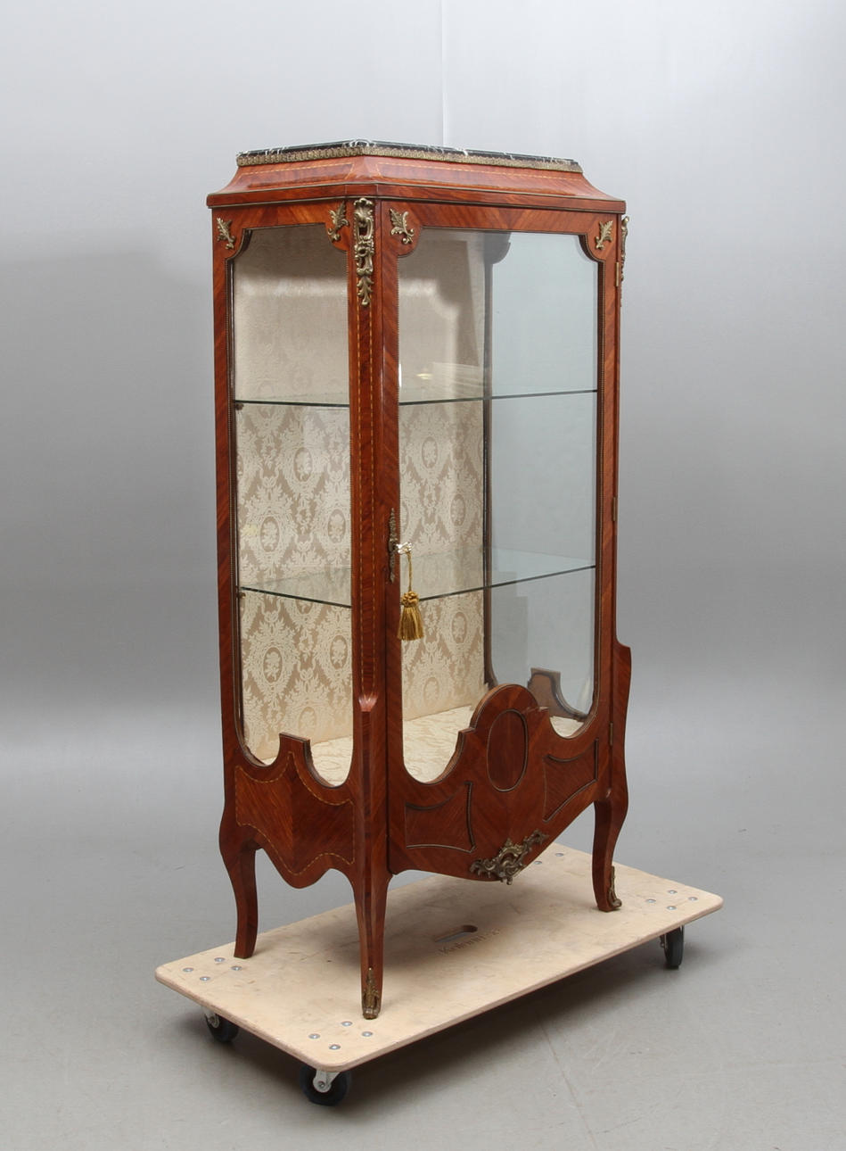 VITRINSKÅP, Louis XVI-stil, 18/1900-tal.