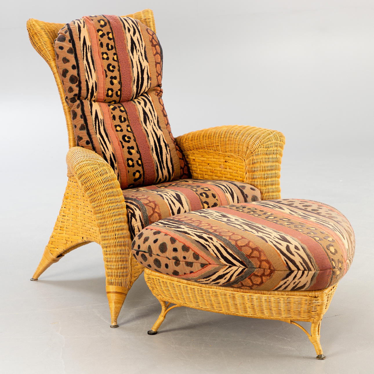 Rolf Benz. Rattan Korbsessel mit Hocker.