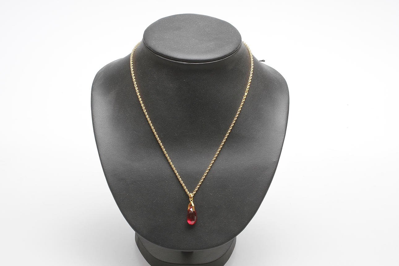 HALSKEDJOR, 3 st samt HÄNGEN, 2 st, 18k guld, total vikt ca 11,9 gr.