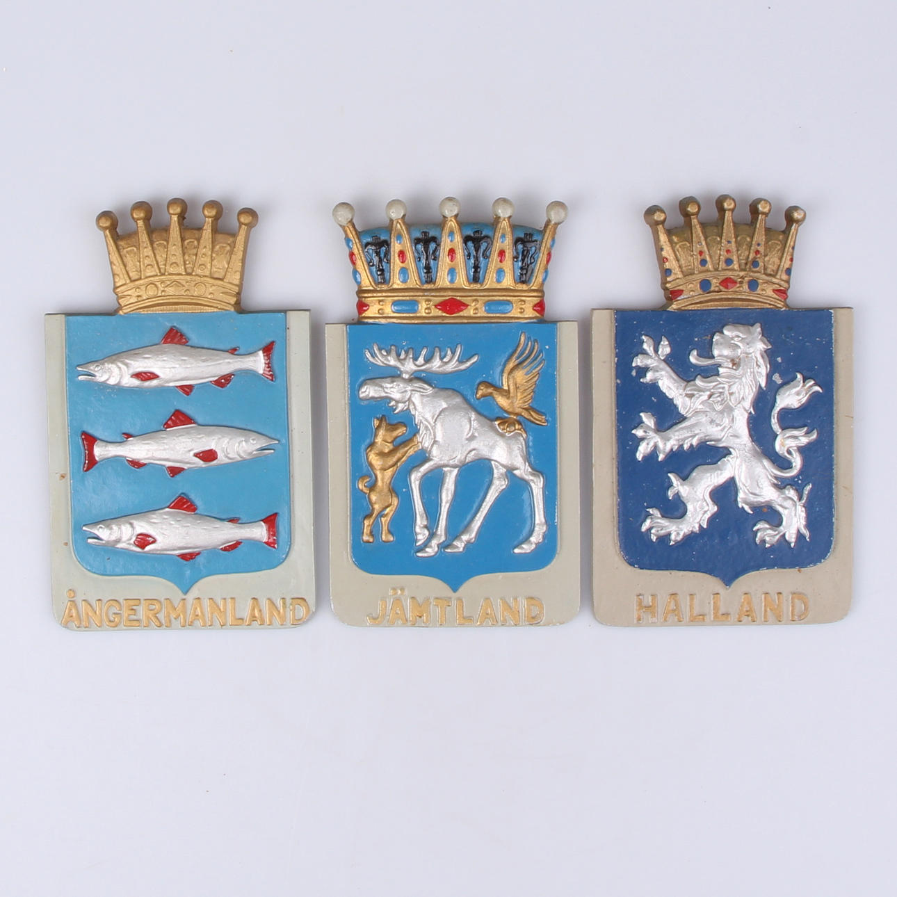 SKYLTAR, 3 st. Metall, Jämtland, Ångermanland samt Halland, 1900-tal.