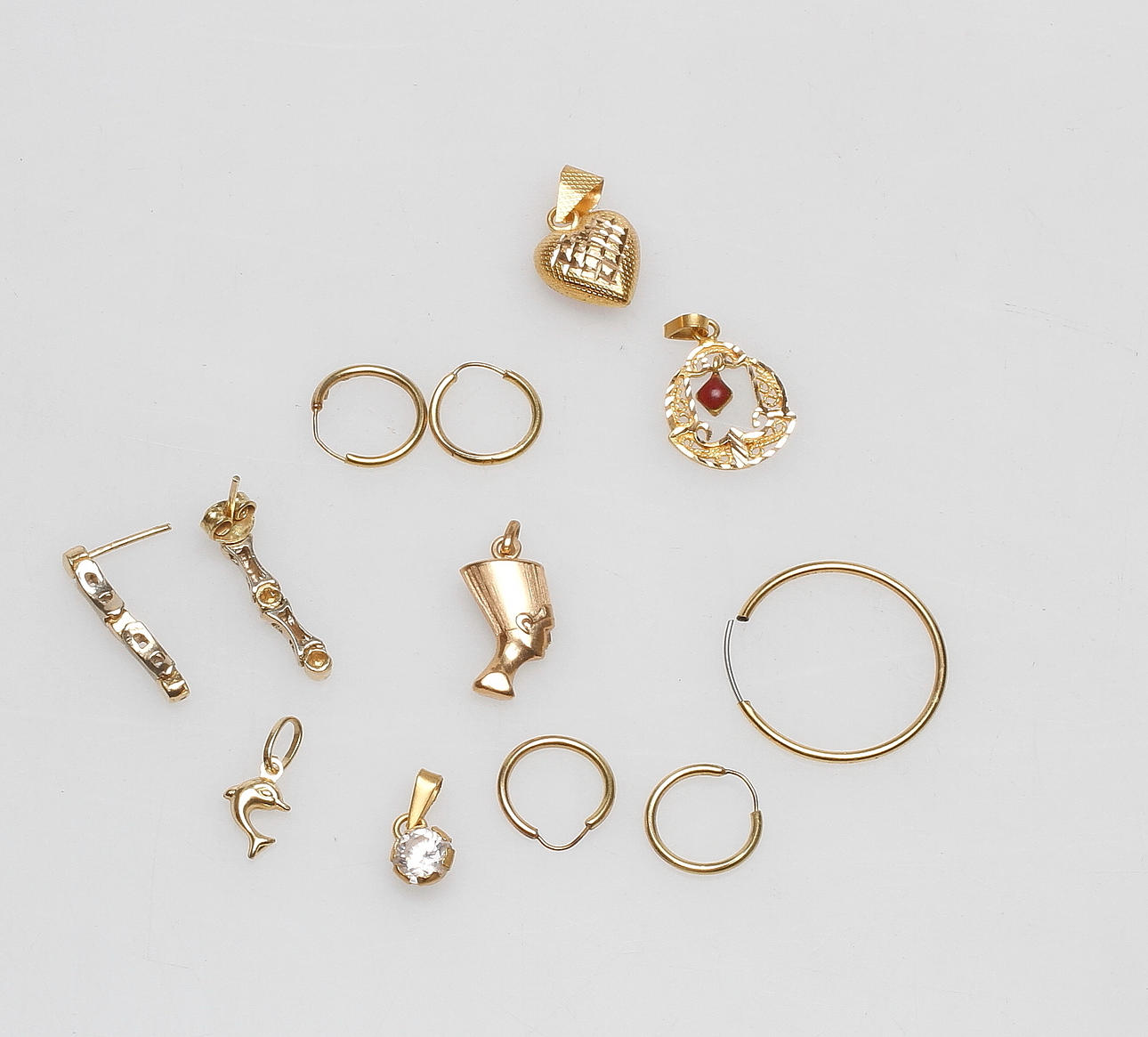 HÄNGEN SAMT ÖRHÄNGEN, 18k guld, vikt ca 12,2 gr.