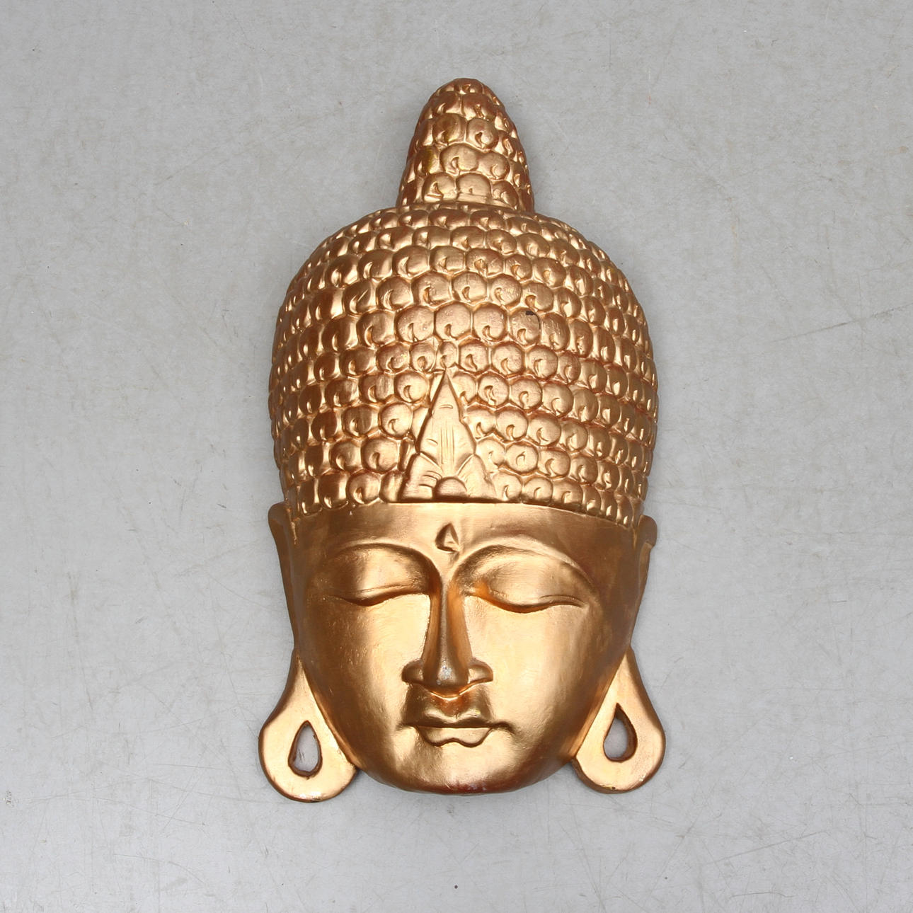 VÄGGRELIEF, Buddha, skuret och patinerat trä, 2000-tal.