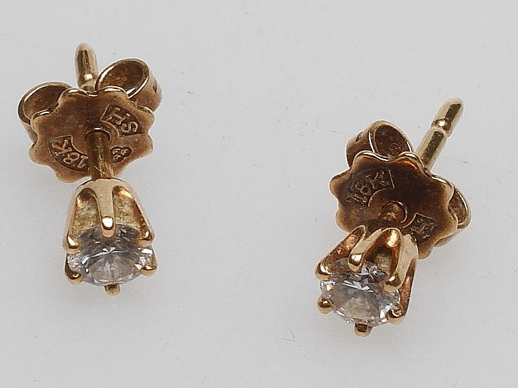 ÖRHÄNGEN, 1 PAR SAMT ETT HÄNGE MED DIAMANT, 18k guld, vikt ca 2,4 gr.