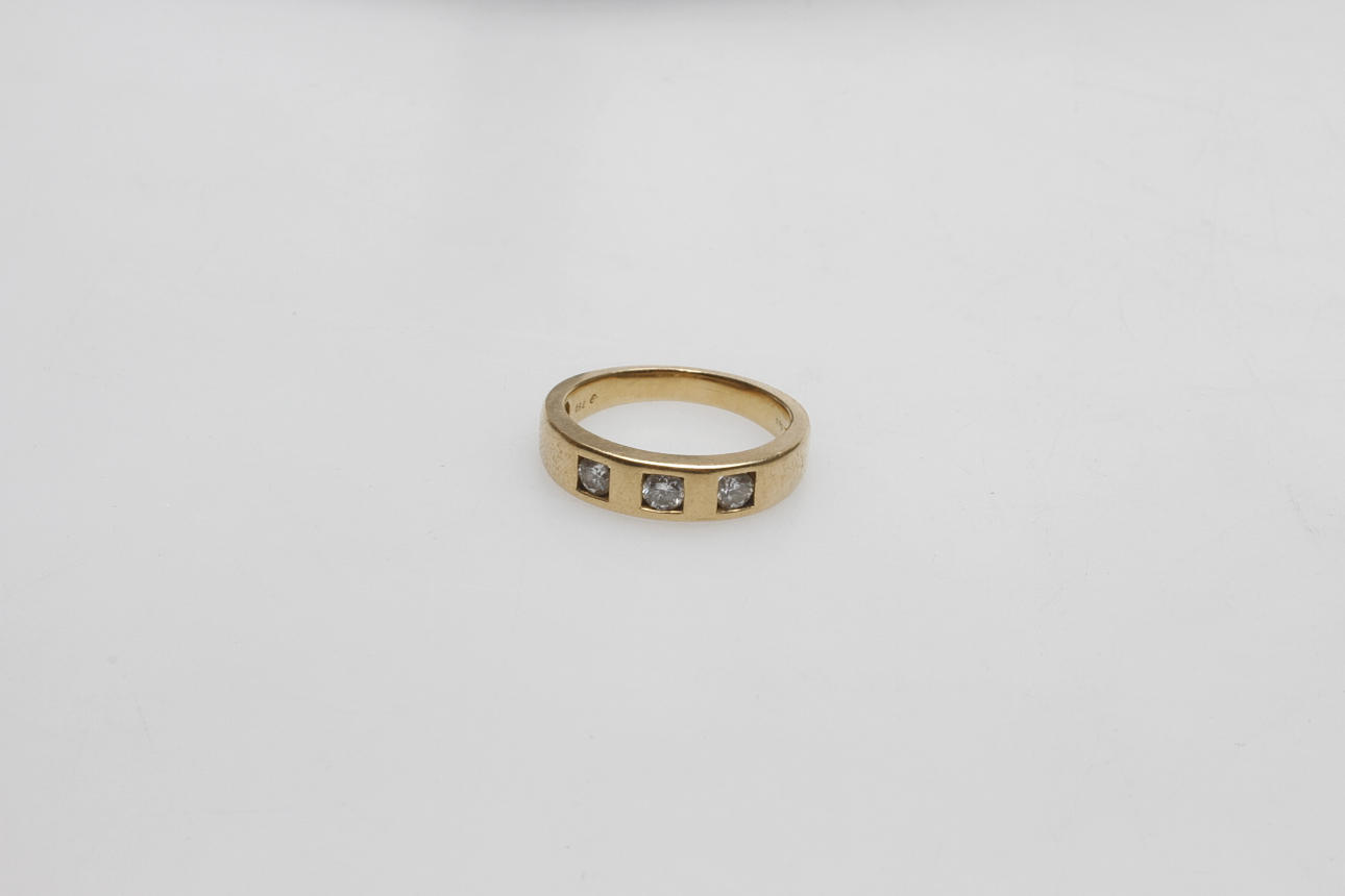 RING MED DIAMANTER CA 0.60 CT, 18k guld, vikt ca 7,6 gr.