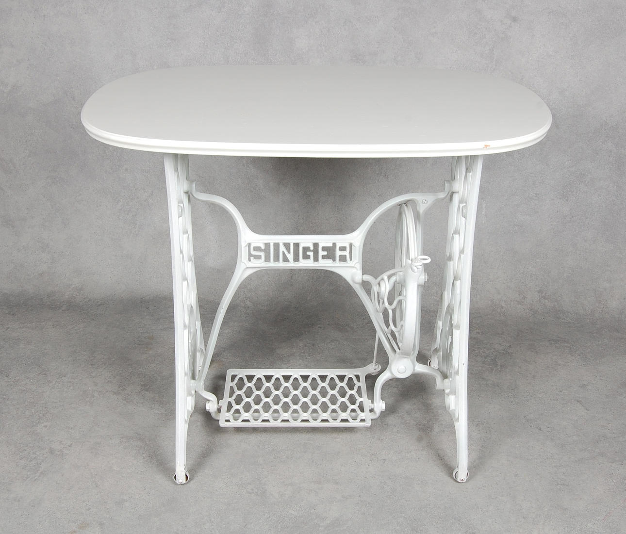 BORD, med gjutjärnsunderrede.