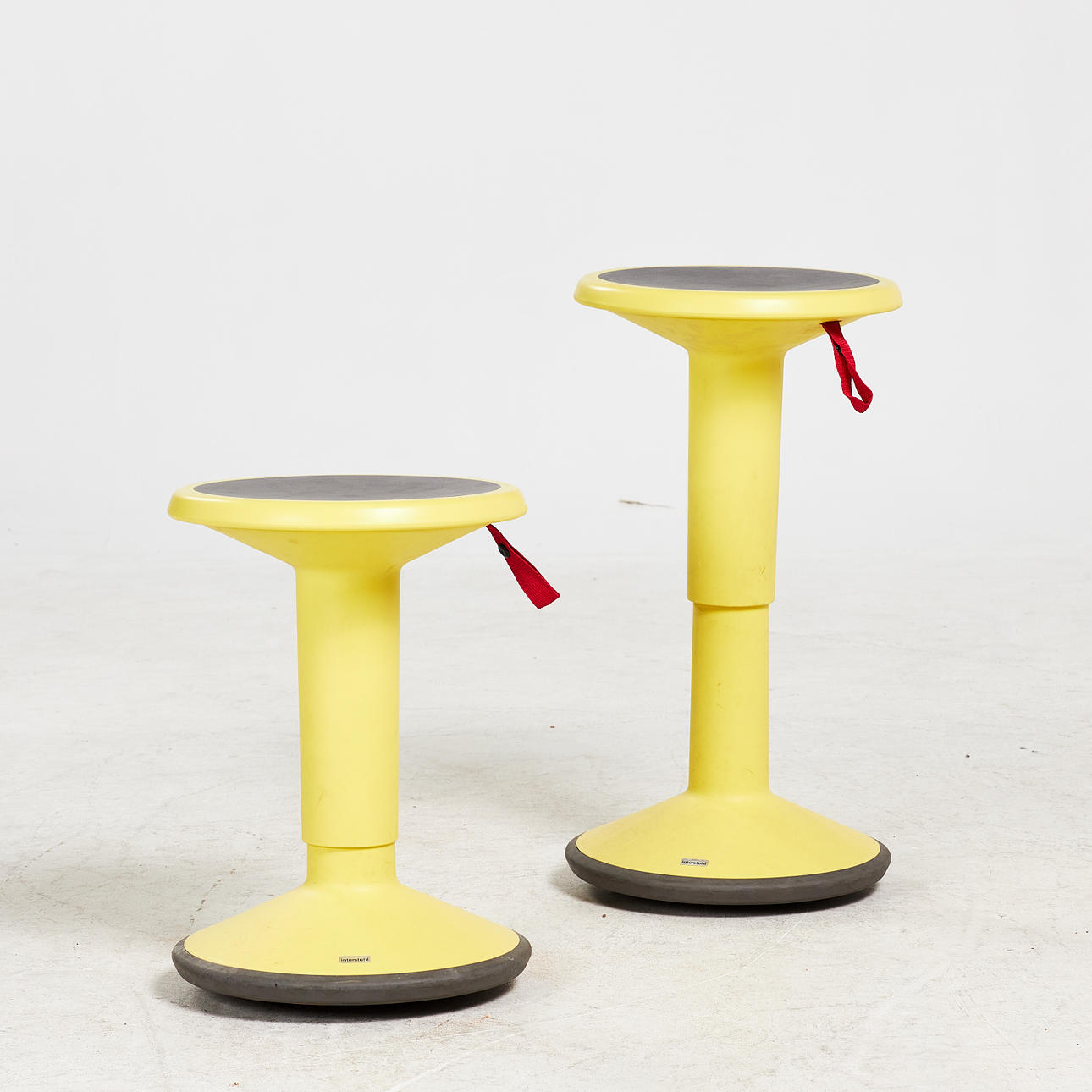 PALL, "Up", för Interstuhl, gul plast, Samtida.