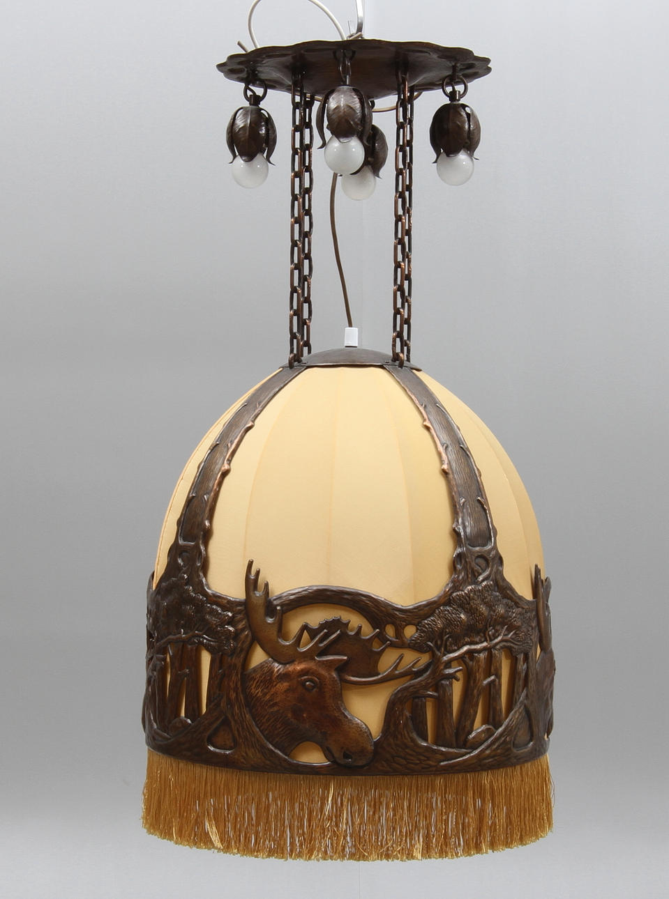 TAKLAMPA, jugendstil, dekor av älgar, 1900-tal.