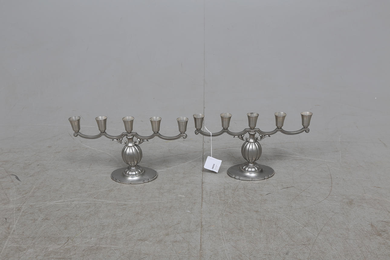 KANDELABRAR, ett par, tenn, Edlunds Silverfabrik AB, Stockholm 1938.