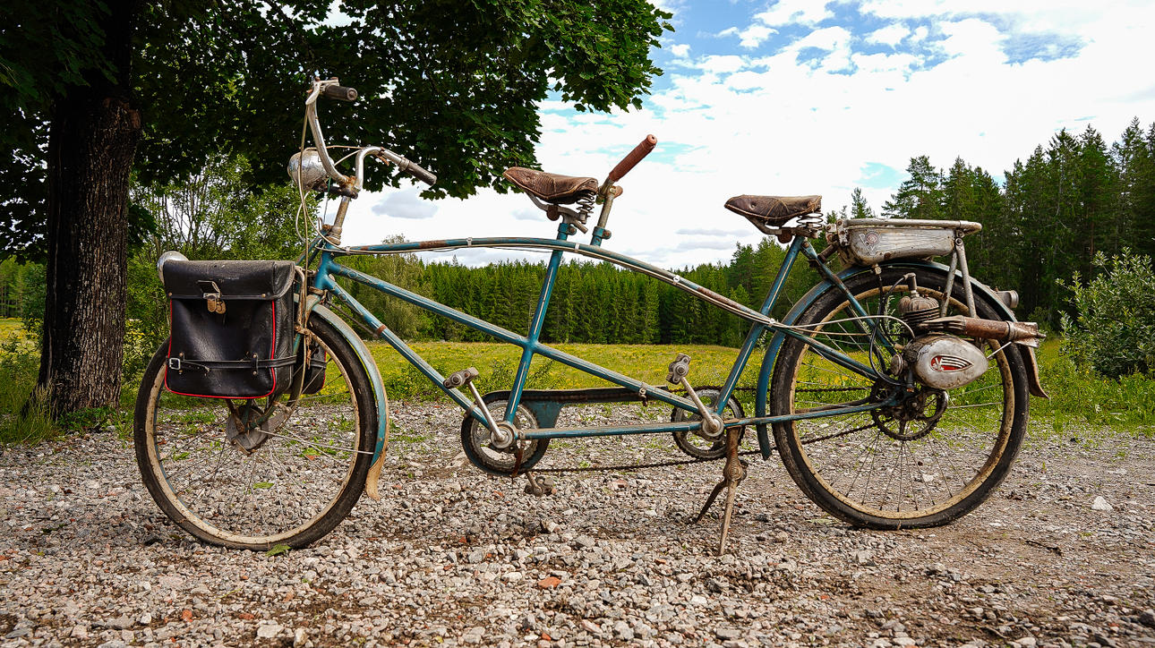 VICKY, Tandem cykel med motor.