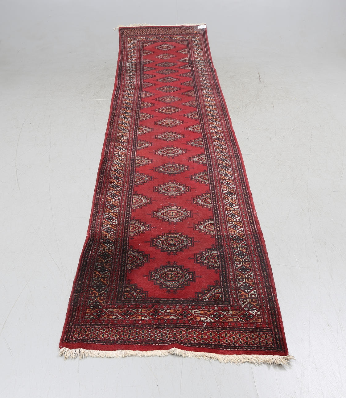 GALLERIMATTA, Pakistan, ca. 352x90 cm.